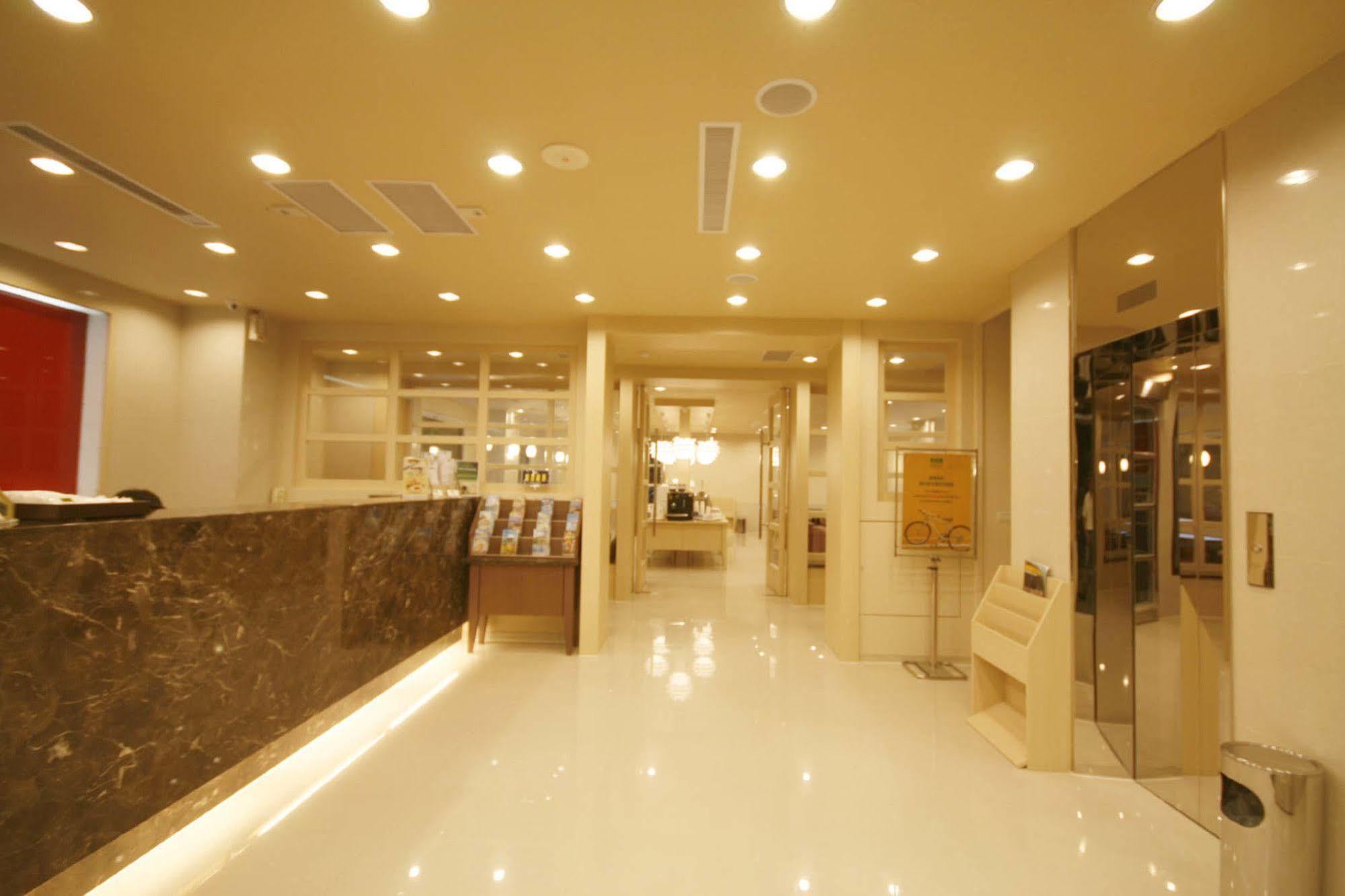 Kindness Hotel - Tainan Minsheng Kültér fotó