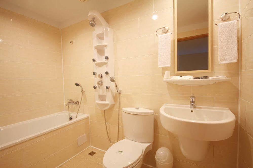 Kindness Hotel - Tainan Minsheng Kültér fotó