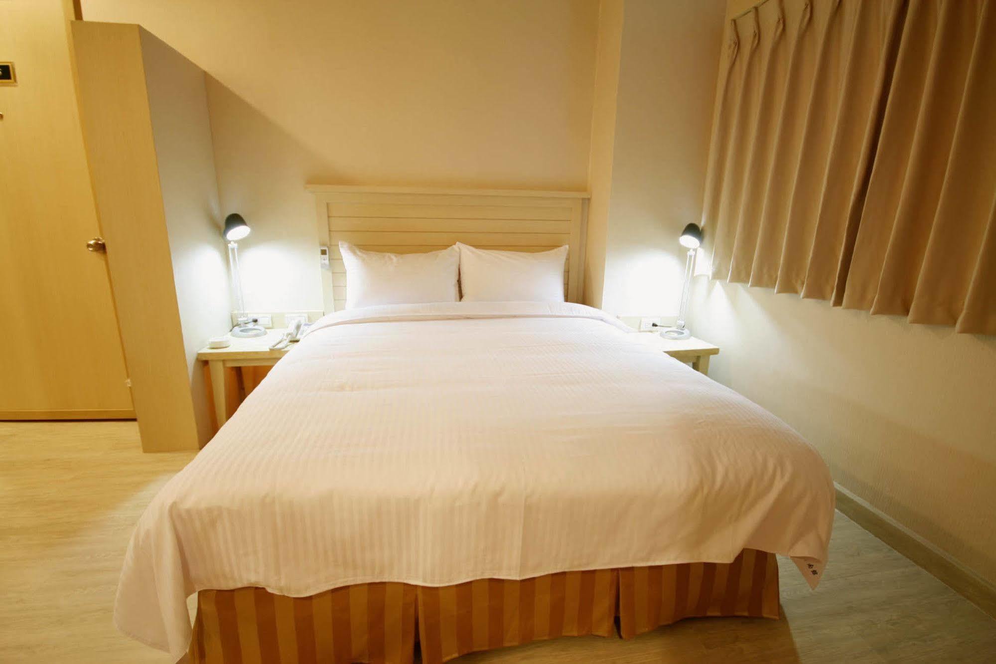 Kindness Hotel - Tainan Minsheng Kültér fotó